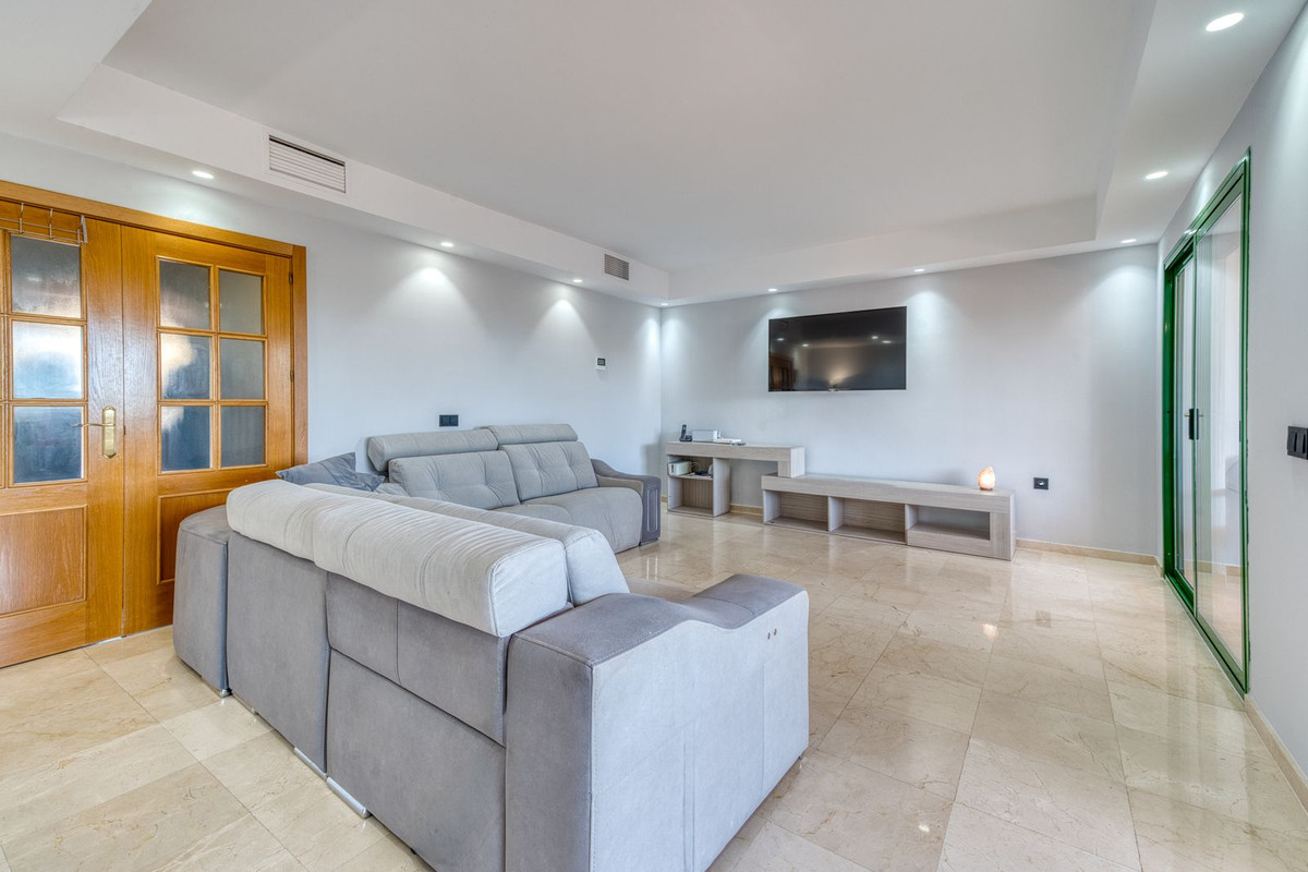 3 Bed Apartment for sale in Fuengirola Costa Del Sol, Málaga, Spain