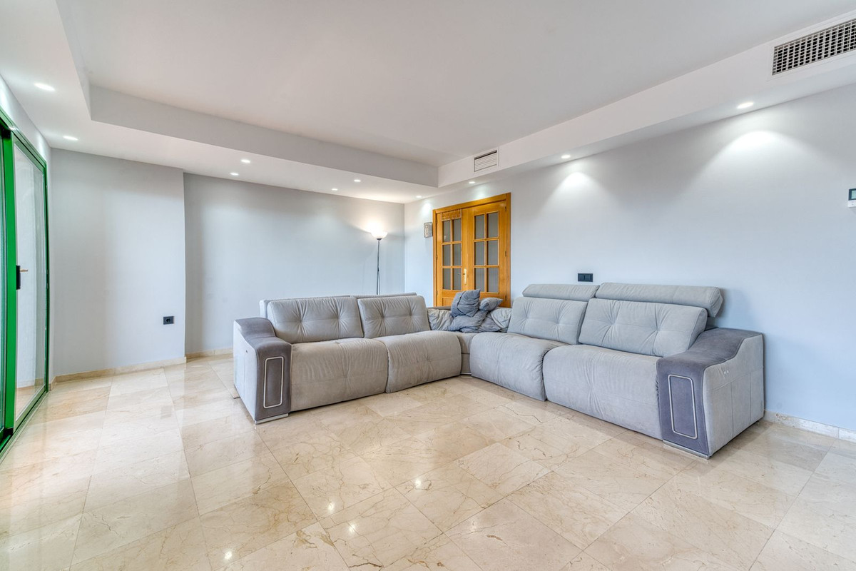 3 Bed Apartment for sale in Fuengirola Costa Del Sol, Málaga, Spain