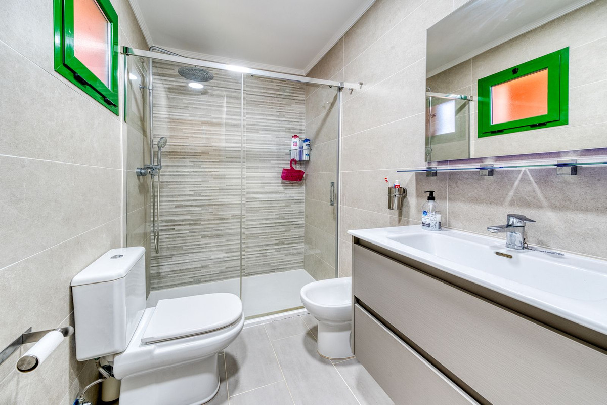 3 Bed Apartment for sale in Fuengirola Costa Del Sol, Málaga, Spain