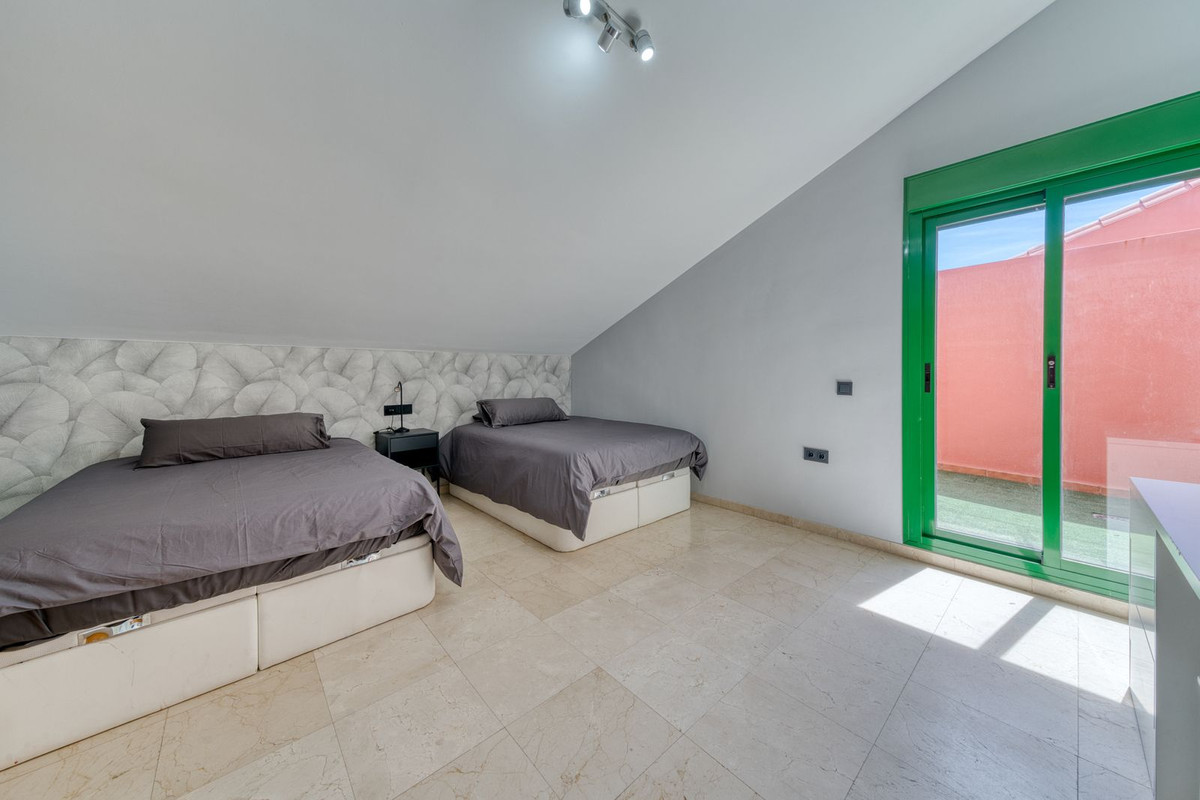 3 Bed Apartment for sale in Fuengirola Costa Del Sol, Málaga, Spain