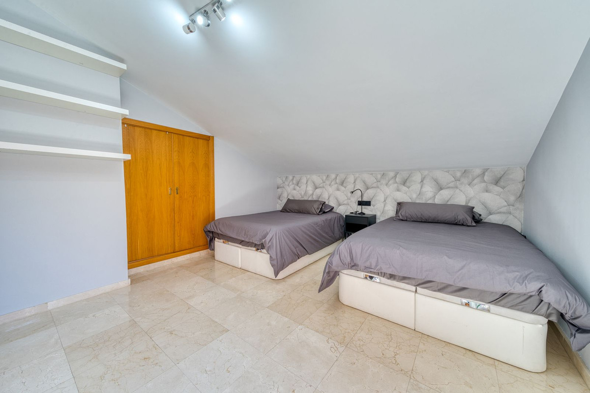 3 Bed Apartment for sale in Fuengirola Costa Del Sol, Málaga, Spain