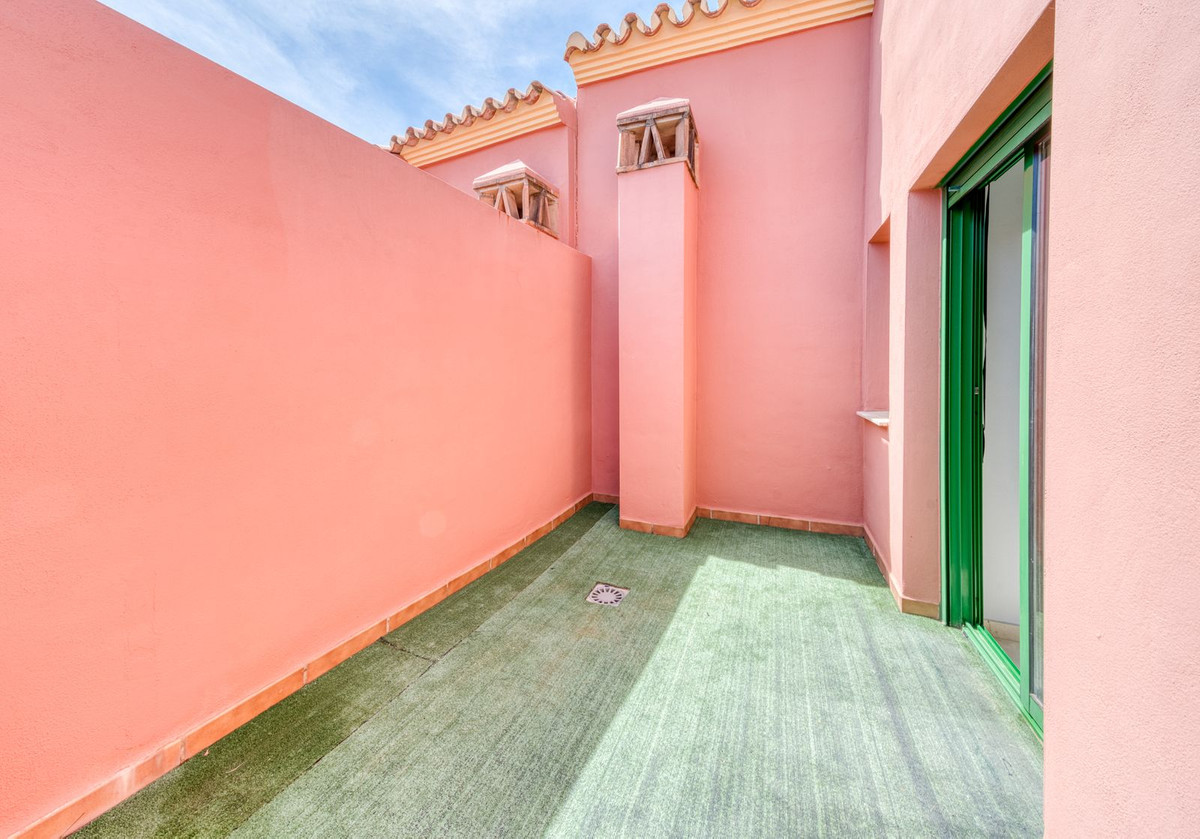 3 Bed Apartment for sale in Fuengirola Costa Del Sol, Málaga, Spain