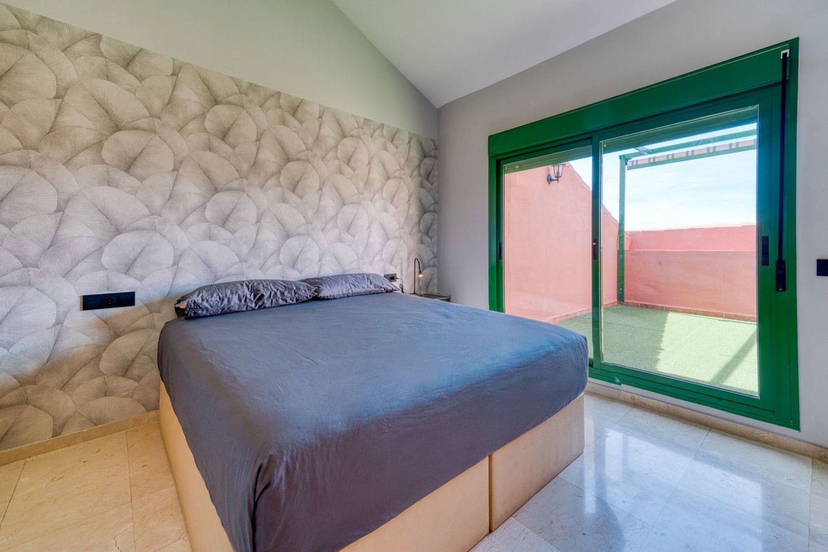 3 Bed Apartment for sale in Fuengirola Costa Del Sol, Málaga, Spain
