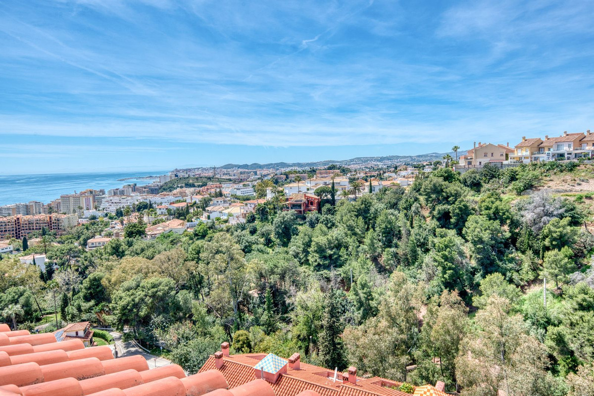3 Bed Apartment for sale in Fuengirola Costa Del Sol, Málaga, Spain