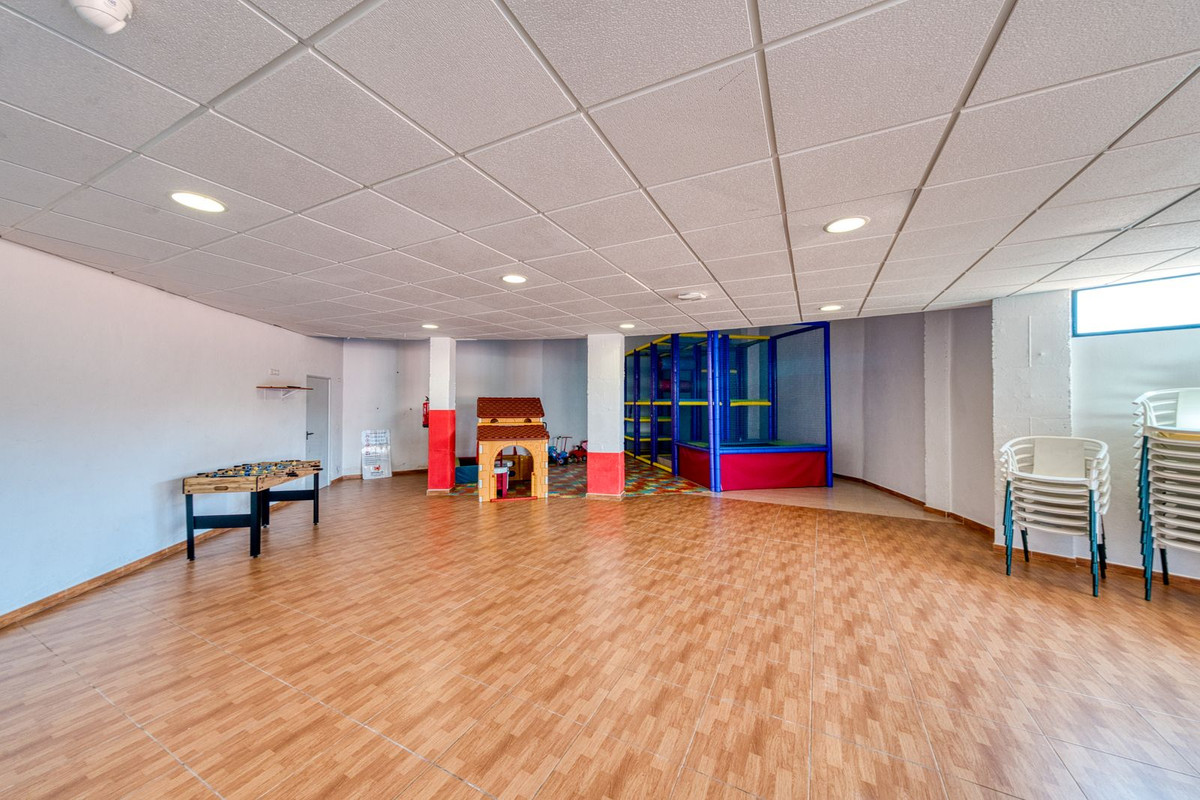 3 Bed Apartment for sale in Fuengirola Costa Del Sol, Málaga, Spain