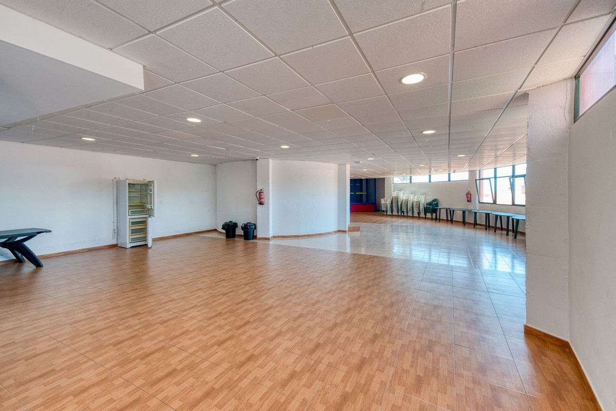 3 Bed Apartment for sale in Fuengirola Costa Del Sol, Málaga, Spain