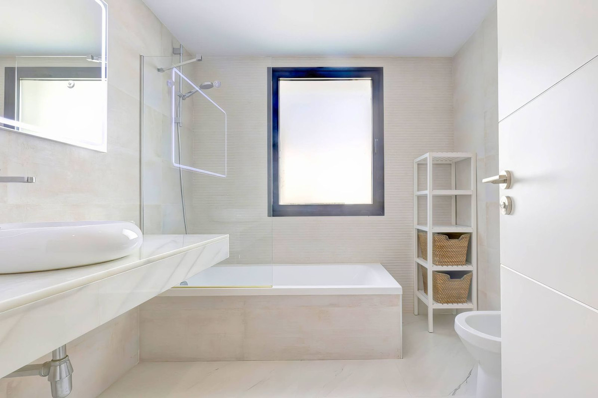 2 Bed Apartment for sale in Estepona Costa Del Sol, Málaga, Spain