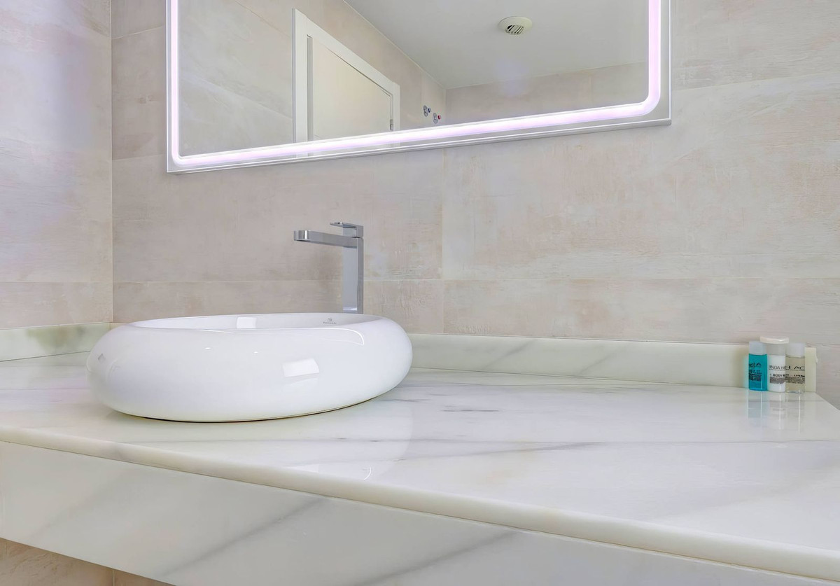 2 Bed Apartment for sale in Estepona Costa Del Sol, Málaga, Spain