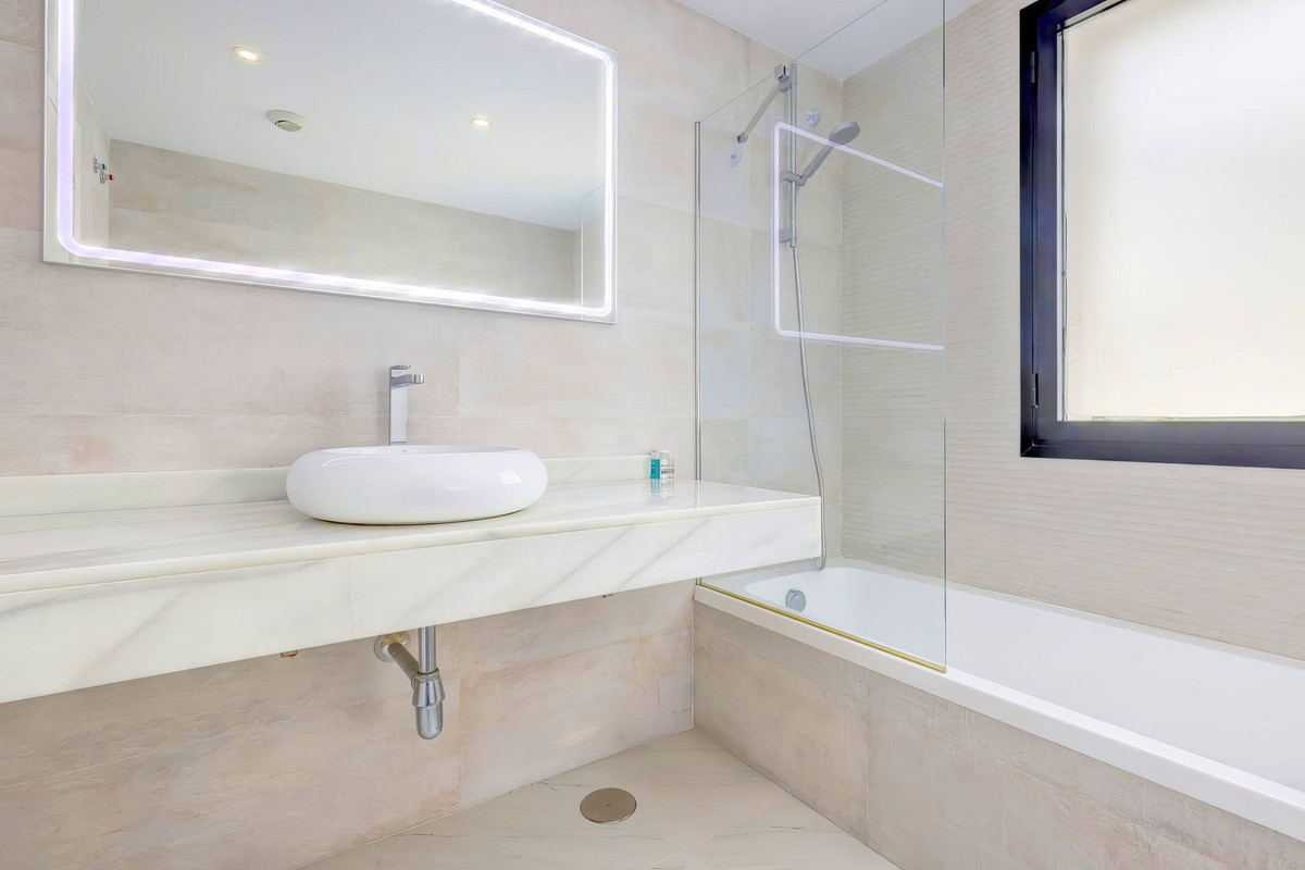 2 Bed Apartment for sale in Estepona Costa Del Sol, Málaga, Spain