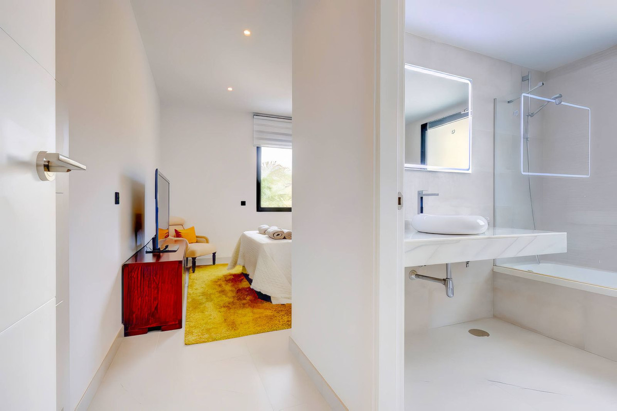 2 Bed Apartment for sale in Estepona Costa Del Sol, Málaga, Spain