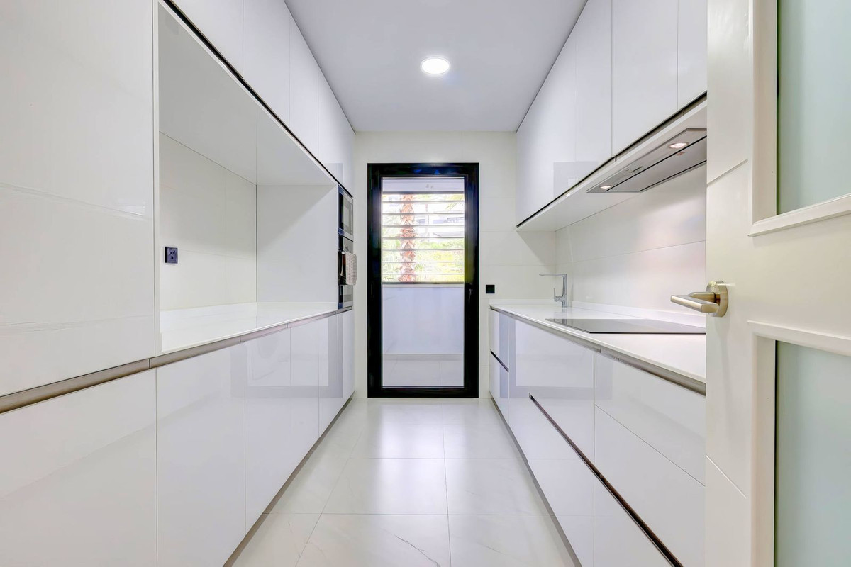 2 Bed Apartment for sale in Estepona Costa Del Sol, Málaga, Spain