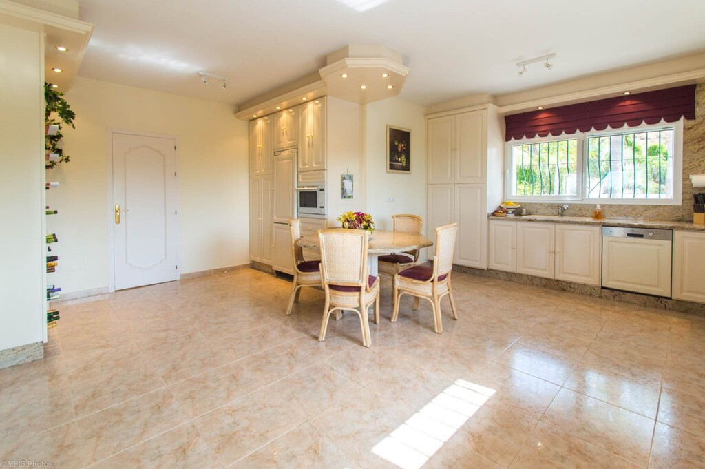 4 Bed Townhouse for sale in Valtocado Costa Del Sol, Málaga, Spain