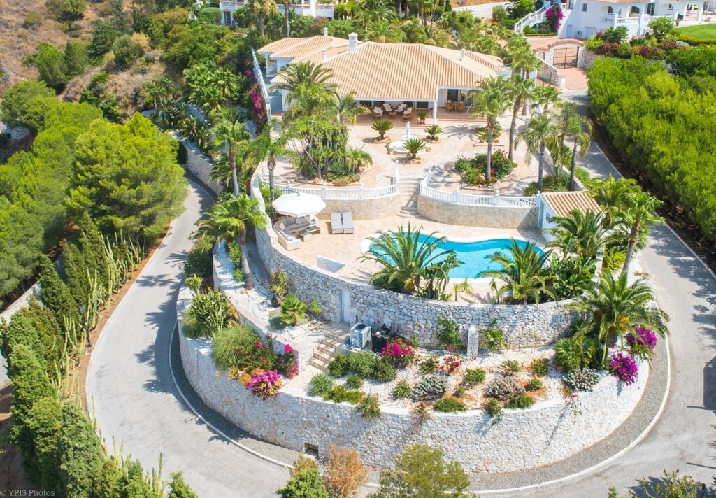 4 Bed Townhouse for sale in Valtocado Costa Del Sol, Málaga, Spain