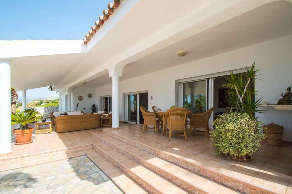 4 Bed Townhouse for sale in Valtocado Costa Del Sol, Málaga, Spain