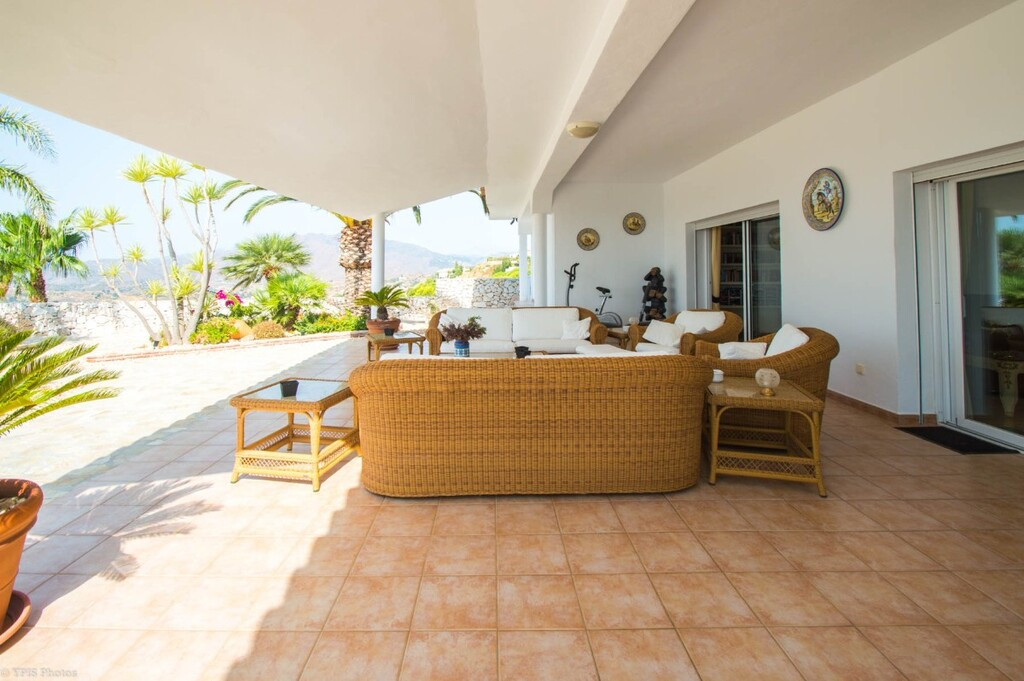 4 Bed Townhouse for sale in Valtocado Costa Del Sol, Málaga, Spain