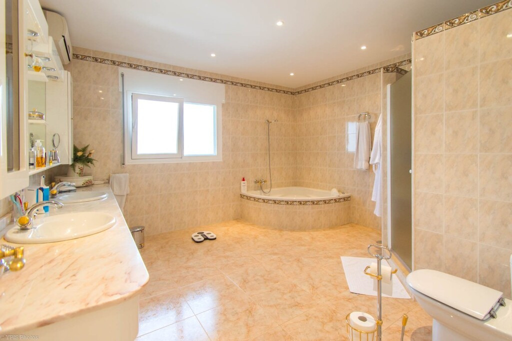 4 Bed Townhouse for sale in Valtocado Costa Del Sol, Málaga, Spain