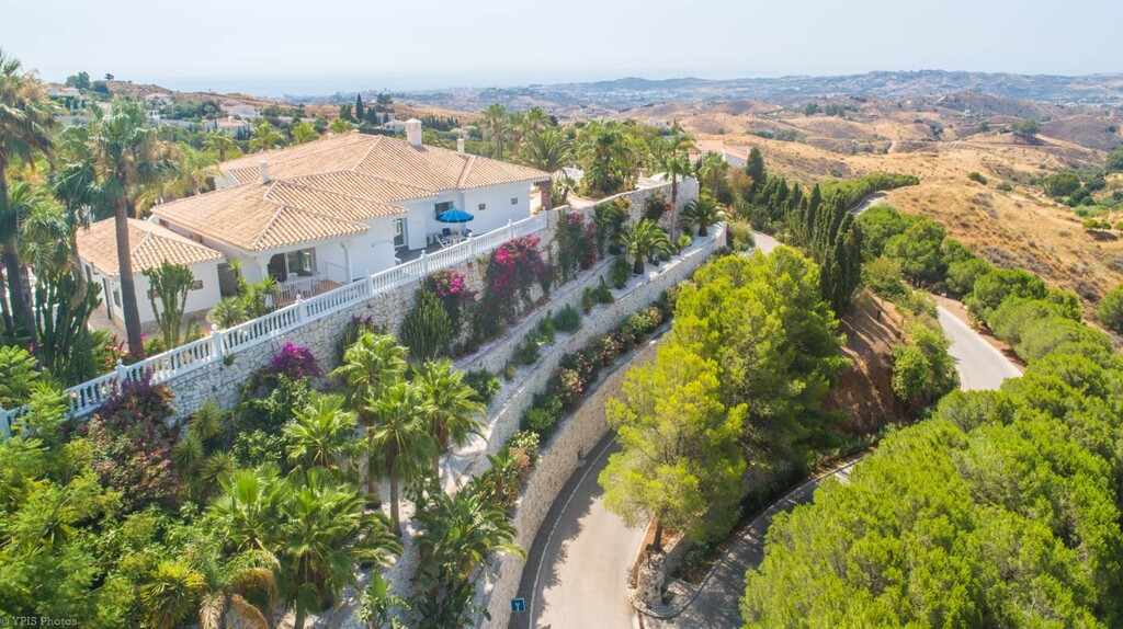 4 Bed Townhouse for sale in Valtocado Costa Del Sol, Málaga, Spain
