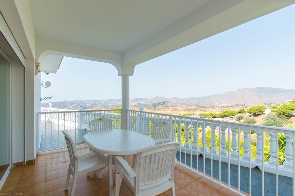 4 Bed Townhouse for sale in Valtocado Costa Del Sol, Málaga, Spain