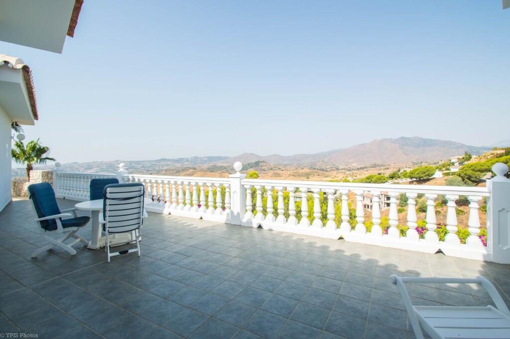 4 Bed Townhouse for sale in Valtocado Costa Del Sol, Málaga, Spain