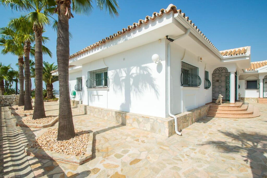 4 Bed Townhouse for sale in Valtocado Costa Del Sol, Málaga, Spain