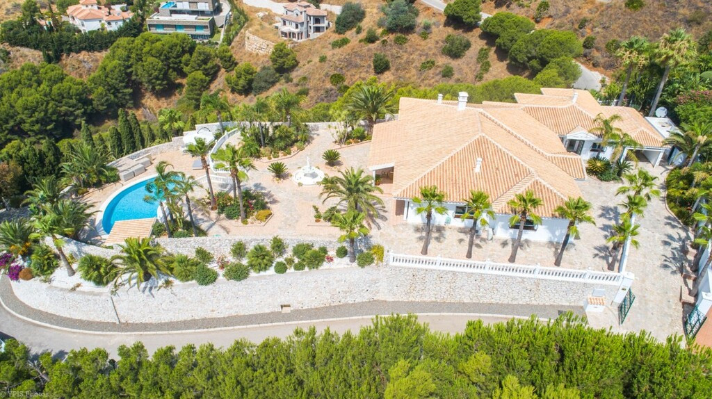 4 Bed Townhouse for sale in Valtocado Costa Del Sol, Málaga, Spain