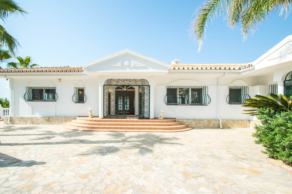 4 Bed Townhouse for sale in Valtocado Costa Del Sol, Málaga, Spain