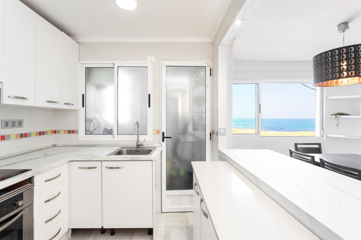 Se vende Apartamento Planta Media de 3 dormitorios en Costa Blanca, Alicante, España