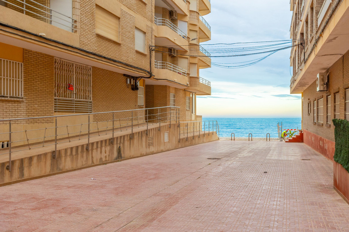 Se vende Apartamento Planta Media de 3 dormitorios en Costa Blanca, Alicante, España