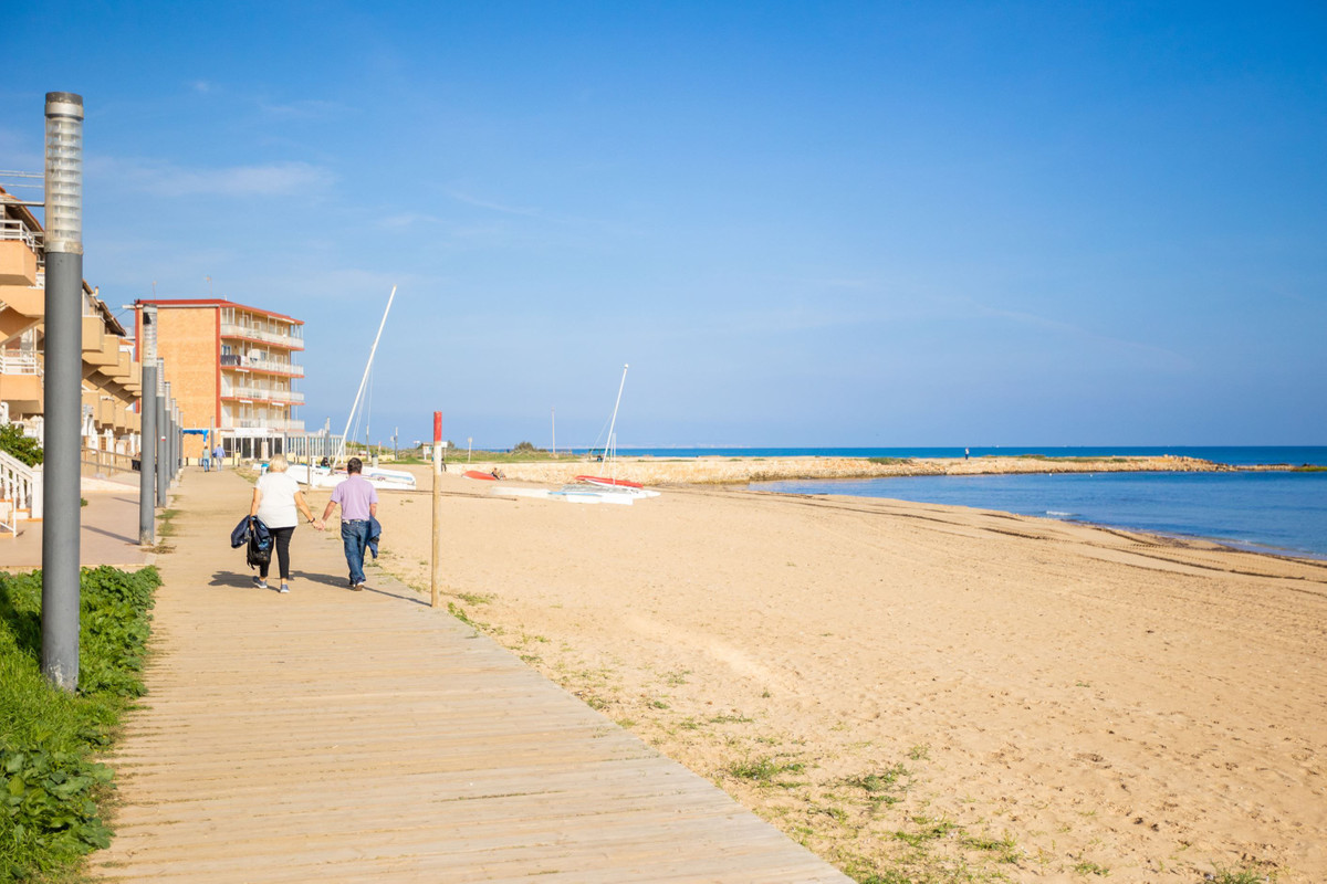 Se vende Apartamento Planta Media de 3 dormitorios en Costa Blanca, Alicante, España
