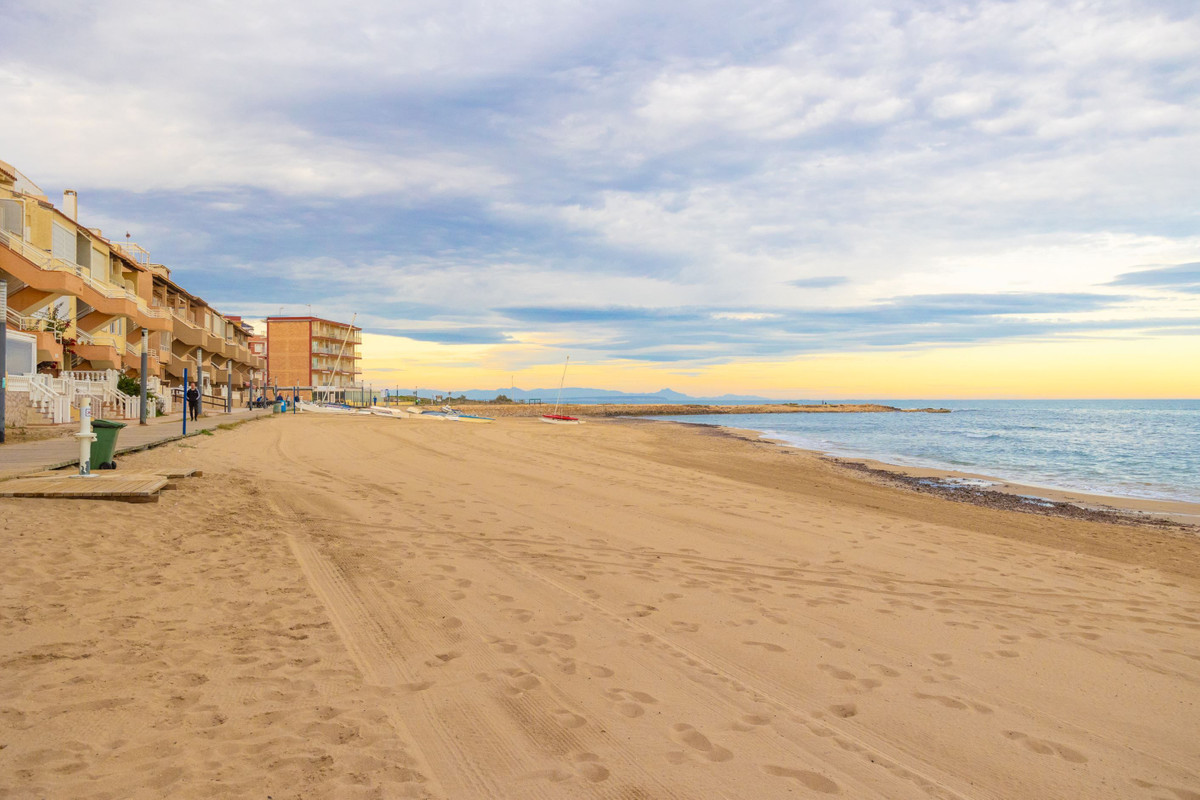 Se vende Apartamento Planta Media de 3 dormitorios en Costa Blanca, Alicante, España