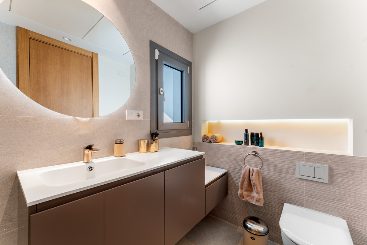 3 Bed Apartment for sale in Benahavís Costa Del Sol, Málaga, Spain