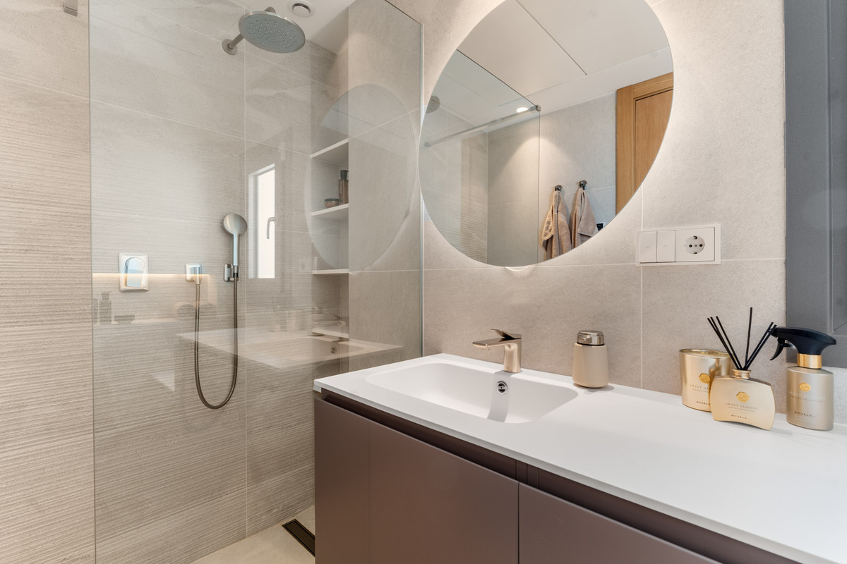 3 Bed Apartment for sale in Benahavís Costa Del Sol, Málaga, Spain