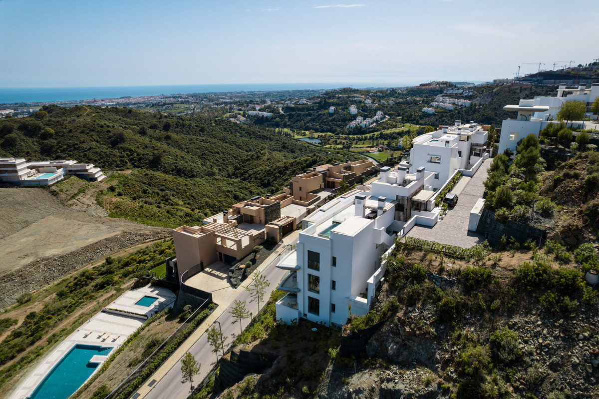 3 Bed Apartment for sale in Benahavís Costa Del Sol, Málaga, Spain