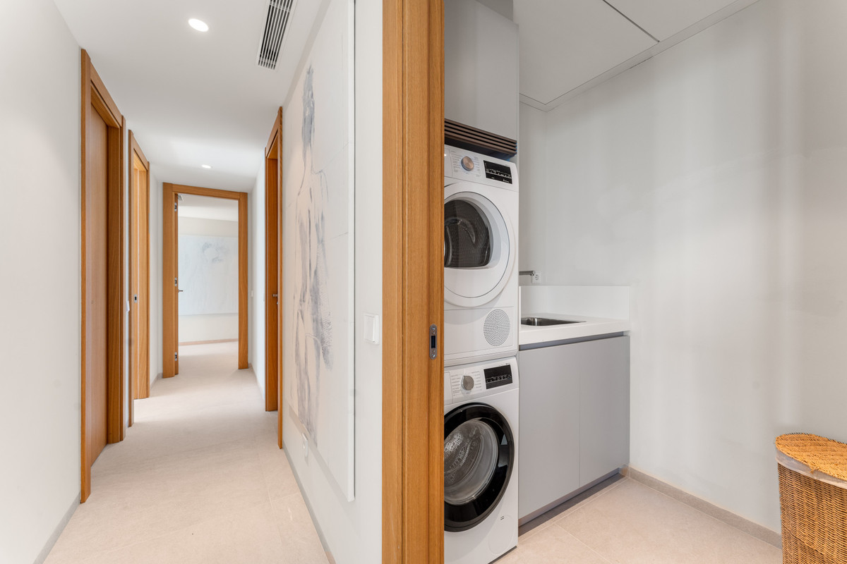 3 Bed Apartment for sale in Benahavís Costa Del Sol, Málaga, Spain
