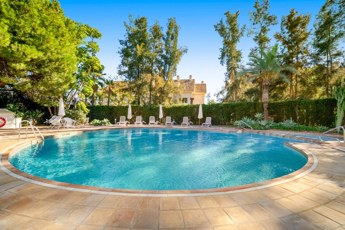 4 Bed Apartment for sale in The Golden Mile Costa Del Sol, Málaga, Spain