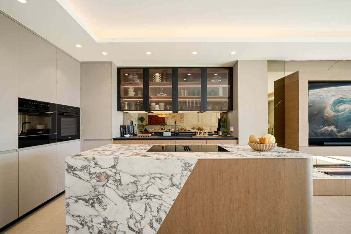 4 Bed Apartment for sale in The Golden Mile Costa Del Sol, Málaga, Spain