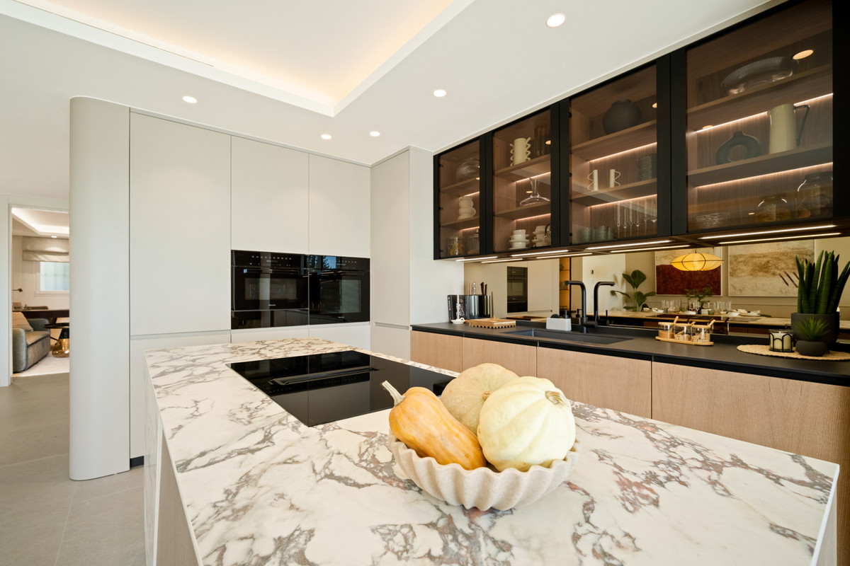 4 Bed Apartment for sale in The Golden Mile Costa Del Sol, Málaga, Spain