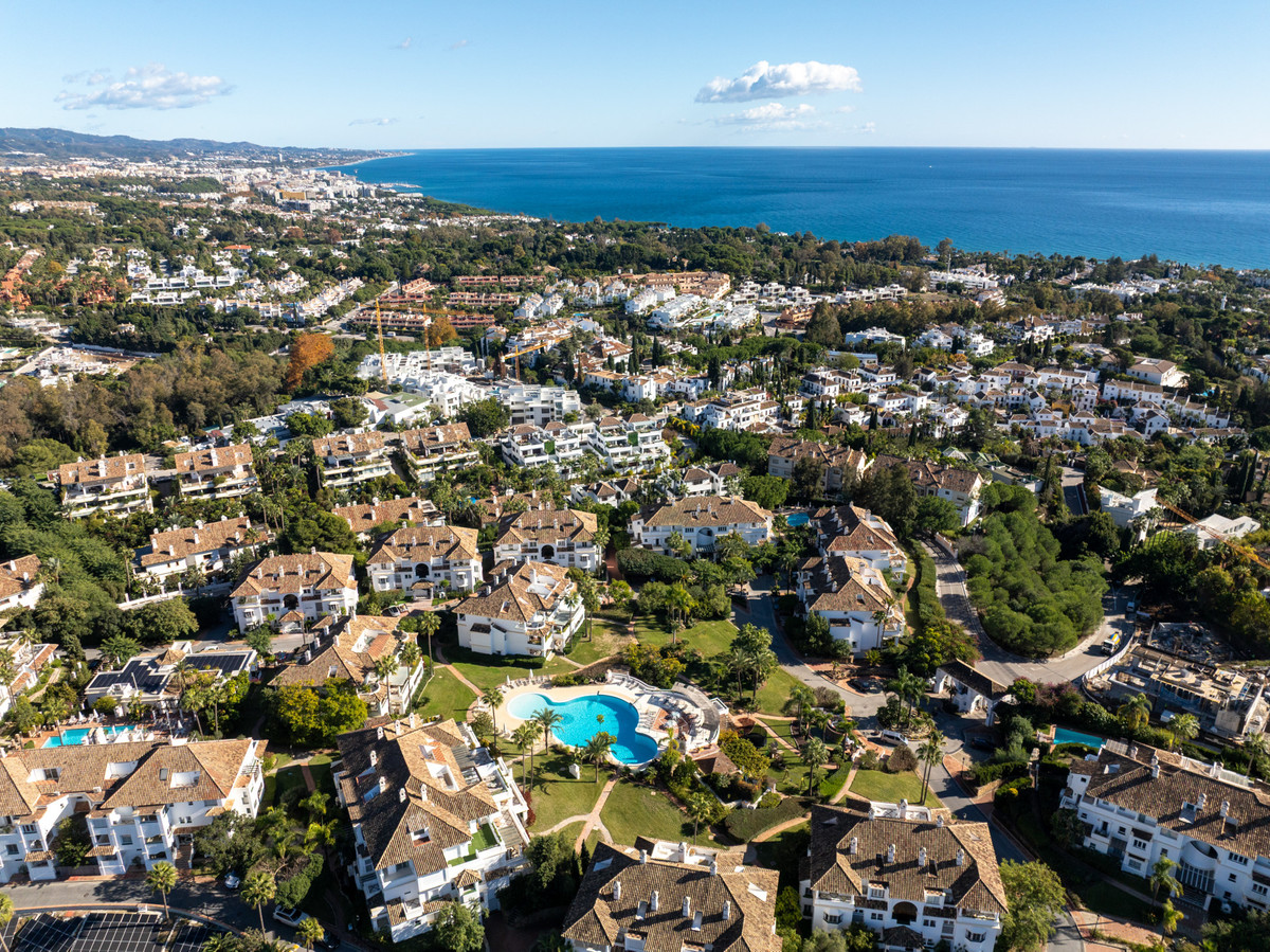 4 Bed Apartment for sale in The Golden Mile Costa Del Sol, Málaga, Spain