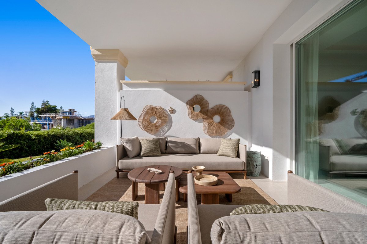 4 Bed Apartment for sale in The Golden Mile Costa Del Sol, Málaga, Spain