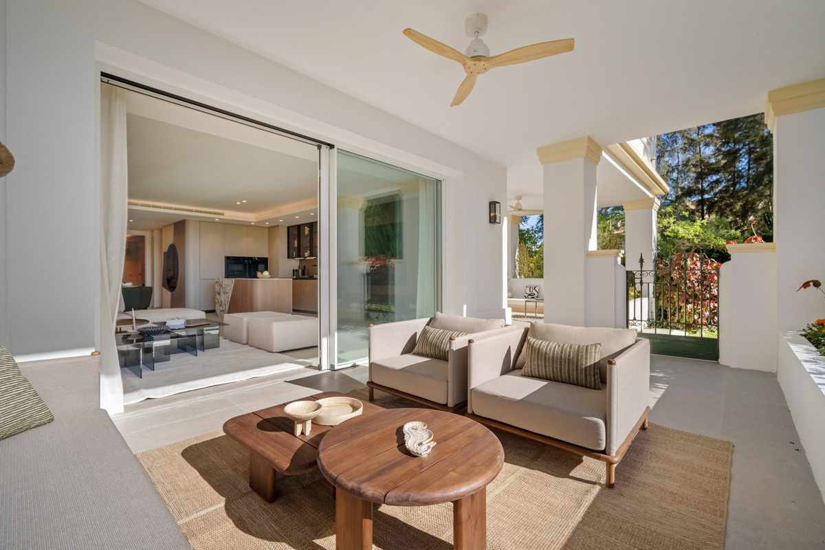 4 Bed Apartment for sale in The Golden Mile Costa Del Sol, Málaga, Spain