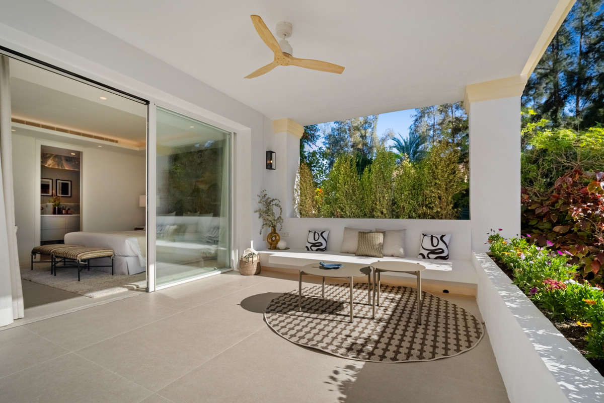 4 Bed Apartment for sale in The Golden Mile Costa Del Sol, Málaga, Spain