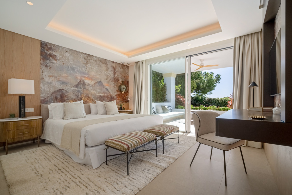 4 Bed Apartment for sale in The Golden Mile Costa Del Sol, Málaga, Spain