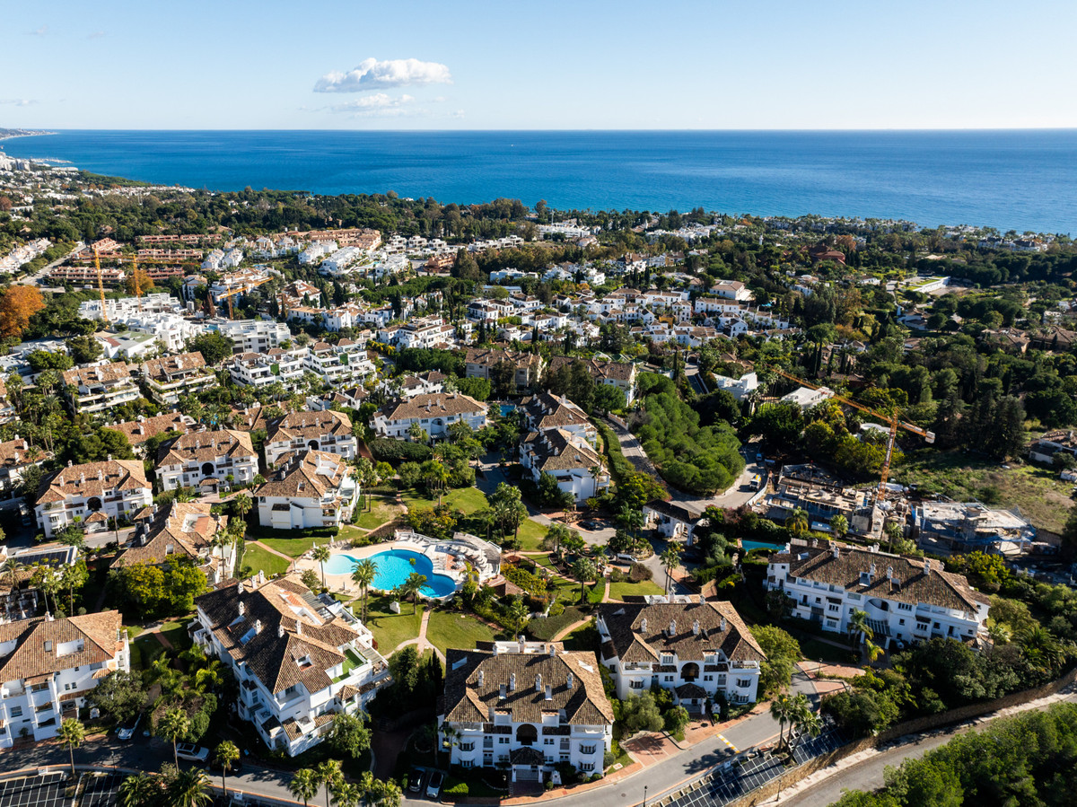 4 Bed Apartment for sale in The Golden Mile Costa Del Sol, Málaga, Spain