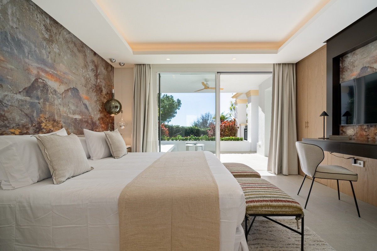 4 Bed Apartment for sale in The Golden Mile Costa Del Sol, Málaga, Spain