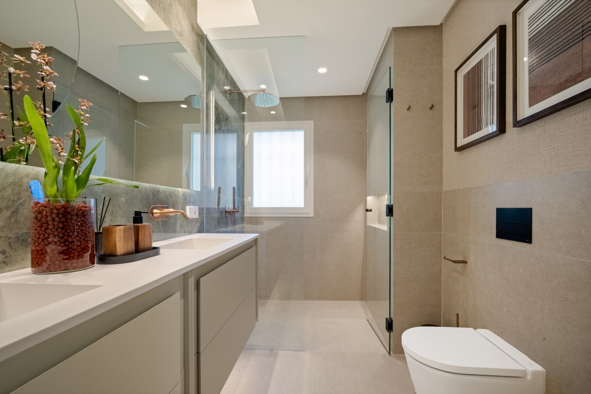 4 Bed Apartment for sale in The Golden Mile Costa Del Sol, Málaga, Spain