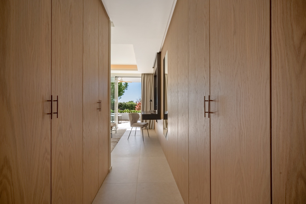 4 Bed Apartment for sale in The Golden Mile Costa Del Sol, Málaga, Spain