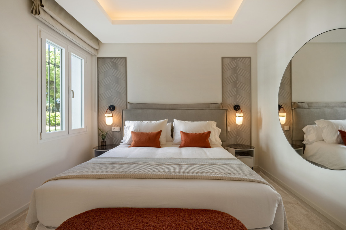 4 Bed Apartment for sale in The Golden Mile Costa Del Sol, Málaga, Spain