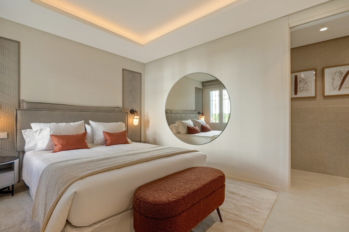 4 Bed Apartment for sale in The Golden Mile Costa Del Sol, Málaga, Spain