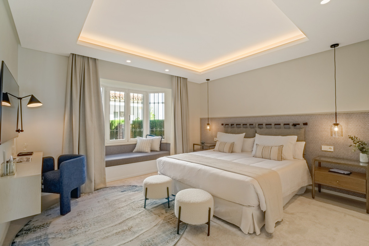 4 Bed Apartment for sale in The Golden Mile Costa Del Sol, Málaga, Spain