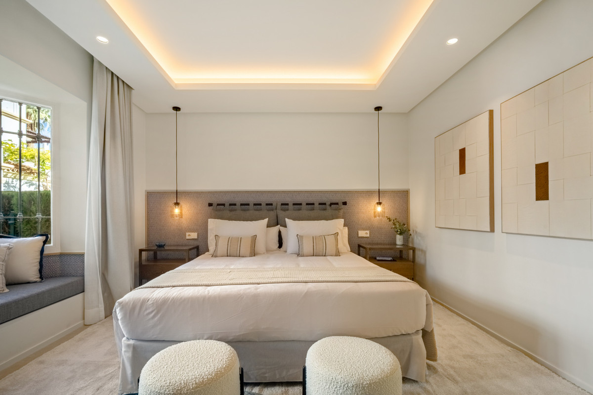 4 Bed Apartment for sale in The Golden Mile Costa Del Sol, Málaga, Spain